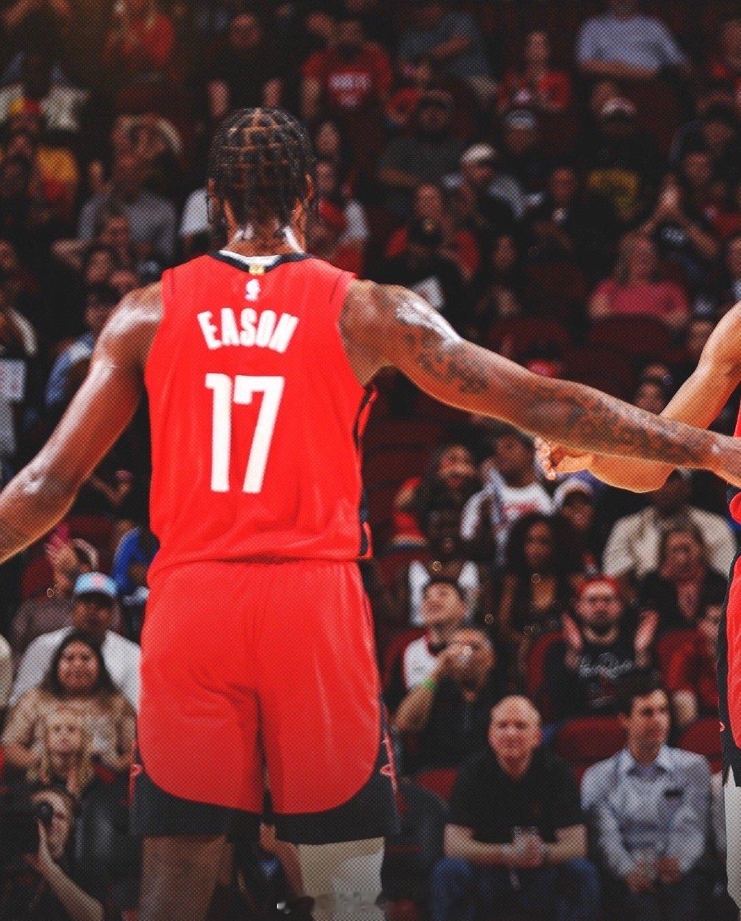 最近16场比赛，伊森投篮手感全无，他场均只得到7.3分，投篮命中率33.1%，三