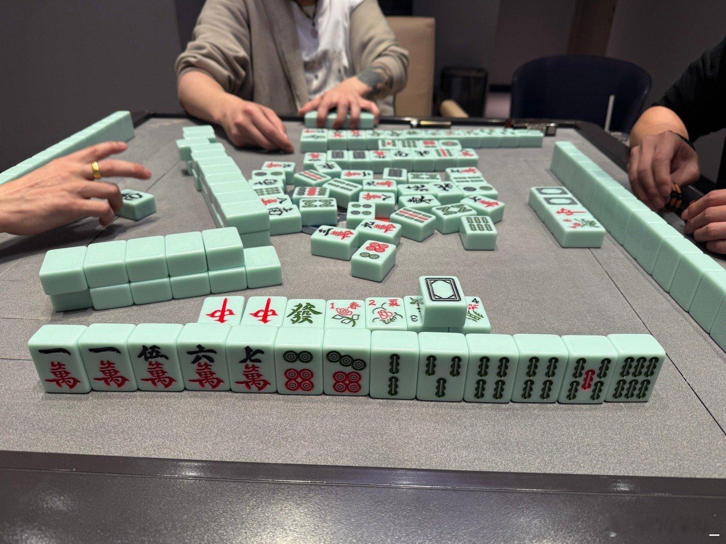 这副门杠不得把他们拉到起飞啊 色艺 麻将水平终于进步了！！！[偷乐][偷乐][偷
