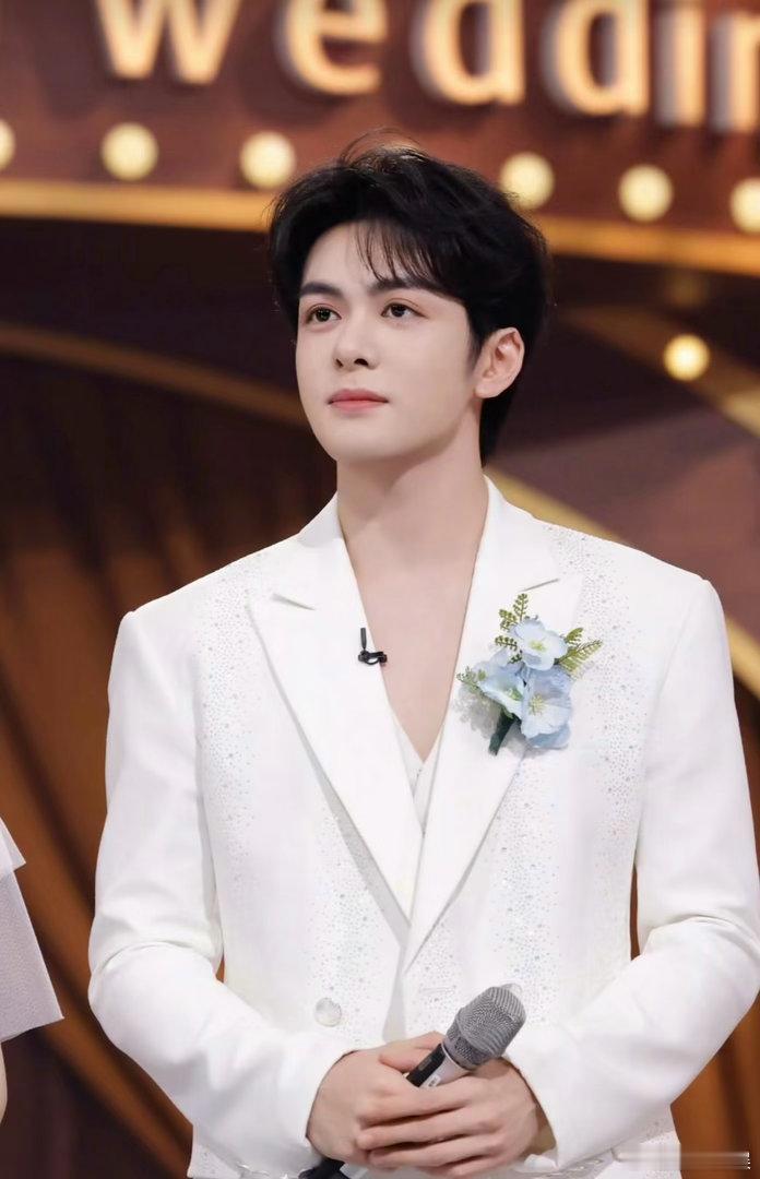 陈哲远曾舜晞丞磊脸入驻AI演员库这就是背靠大公司的代价吗有了新项目真的是第一批受