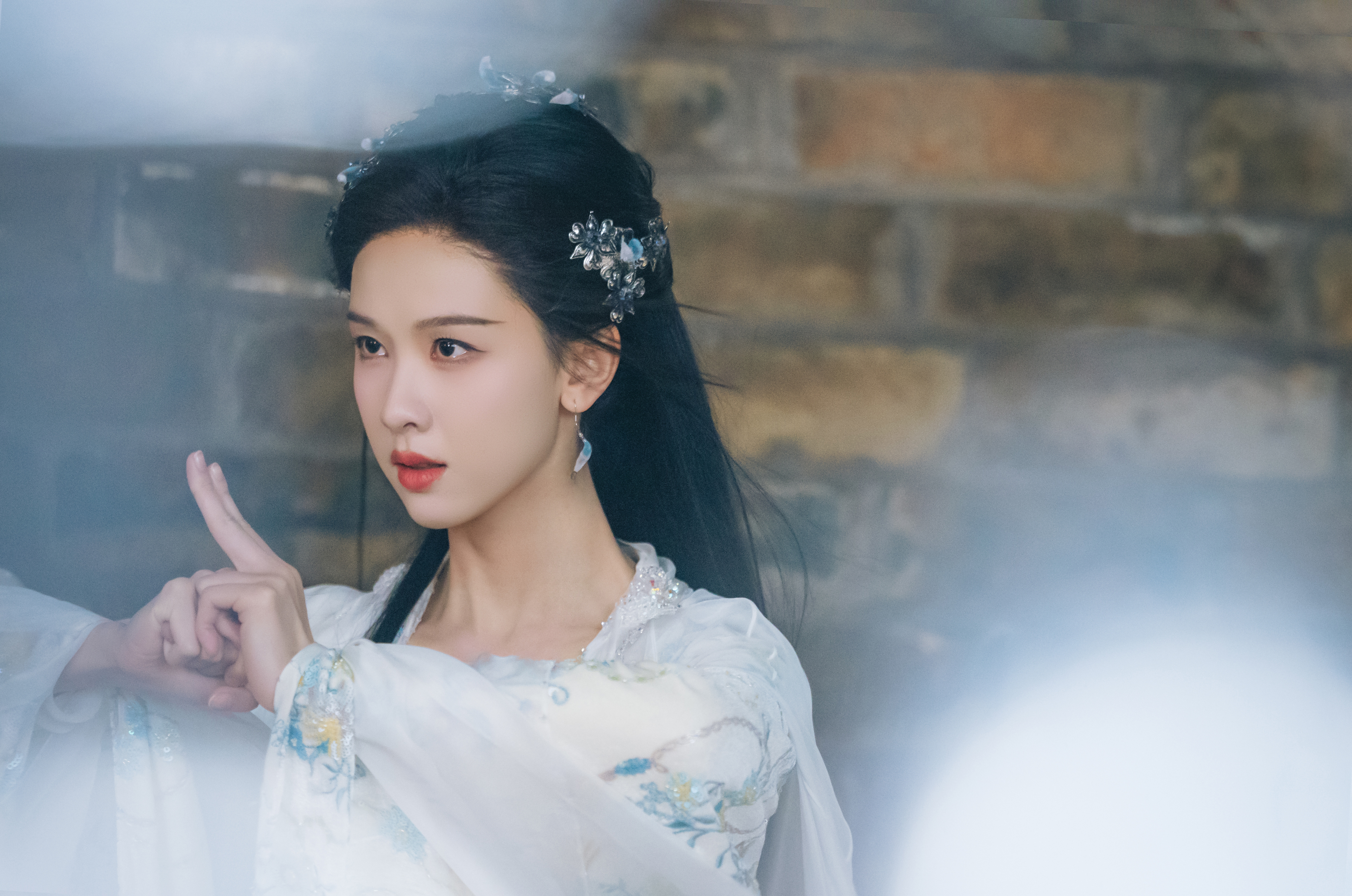 陈都灵雾妄言之有狸雾起时，月影落。眼波轻漾，一念妄言。 陈都灵月鳞绮纪陈都灵雾妄