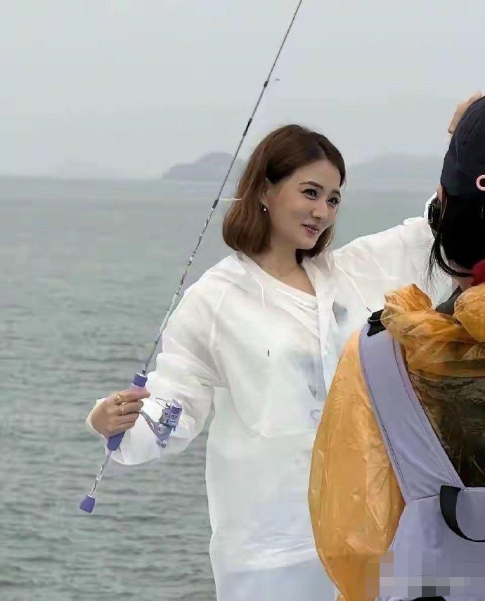 差点没有认出来，徐璐结了婚还是这么好看这么可爱 