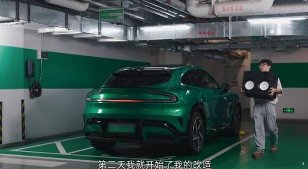 小米YU7 全系标配静谧座舱，竟被博主打造成“移动录音室”！ 他穿行北京，收集1