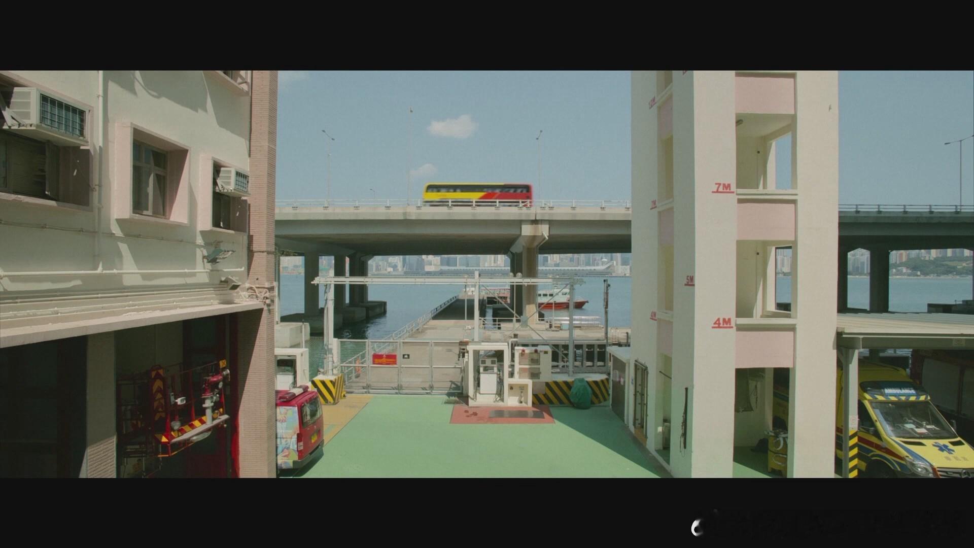 送院途中 导演、编剧 卓韵芝摄影指导 张宇翰（《年少日记》）剪辑指导 张叔平、黎
