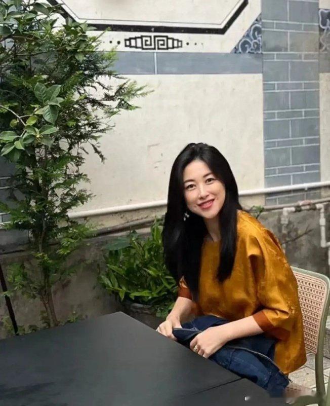 朱珠一家三口的合照珠宝：妈妈自己美就行不用管我[允悲] ​​​