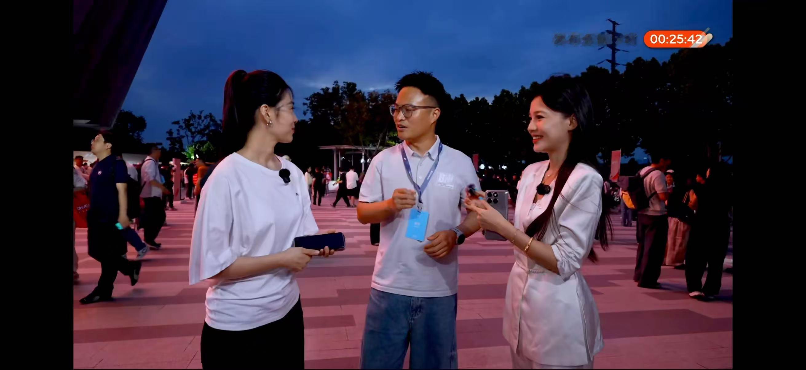 蹭一下官方直播 乐道l80双舱超级大五座