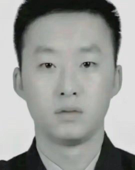 停留一秒钟，向缉毒英雄致敬！缉毒英雄李陪松在一次任务执行中牺牲了向缉毒英雄致敬！