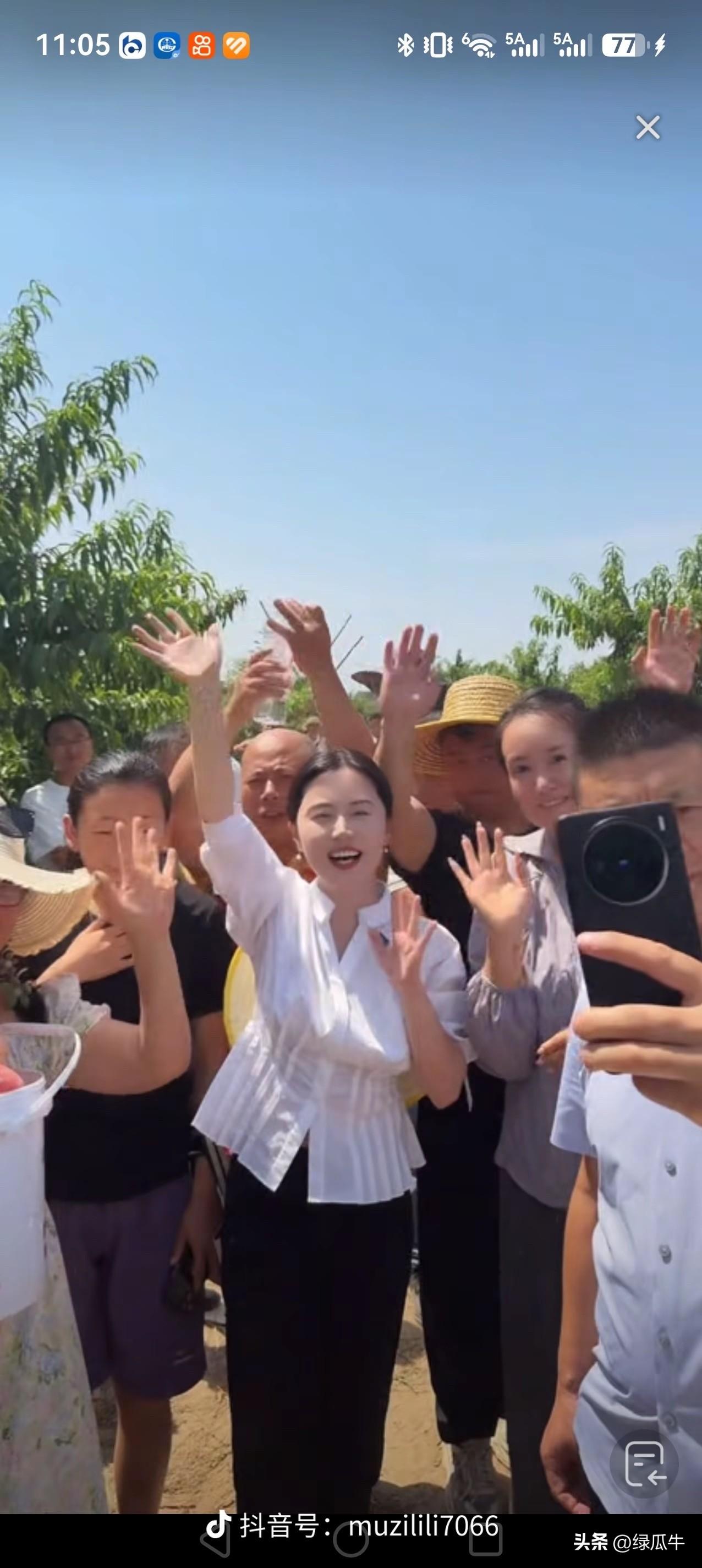 去白良村，看网红直播！
28号早上，看到陕西大网红相宜在白良村直播卖水蜜桃，感觉