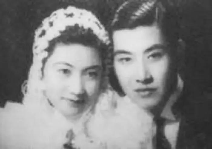1935年，留学归来的戴望舒，当众打了相恋8年未婚妻一耳光。几月后，他满心欢喜娶
