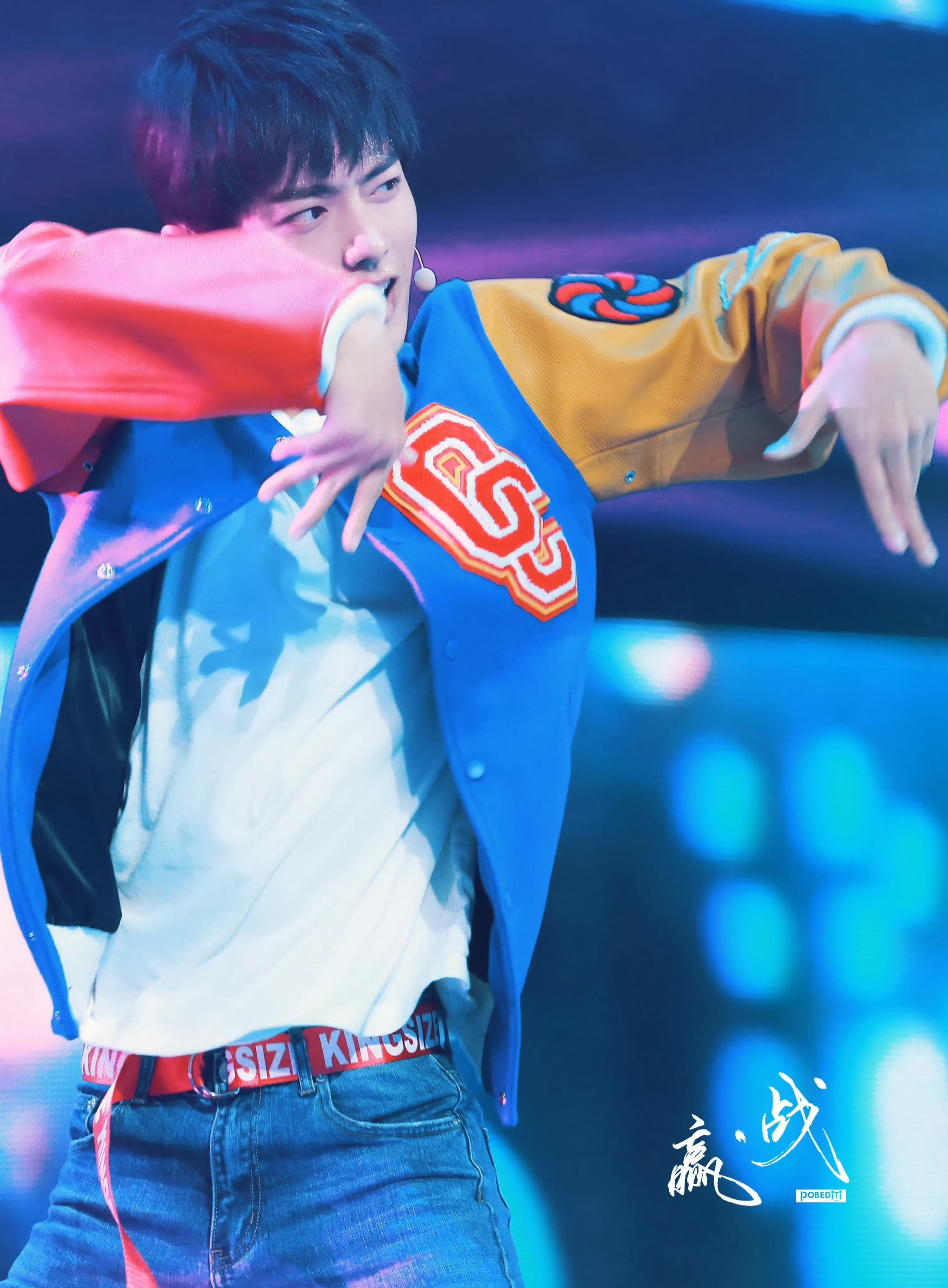 超级帅超级嗨的舞台战！肖战品质盛典揉了多次眼睛◎肖战