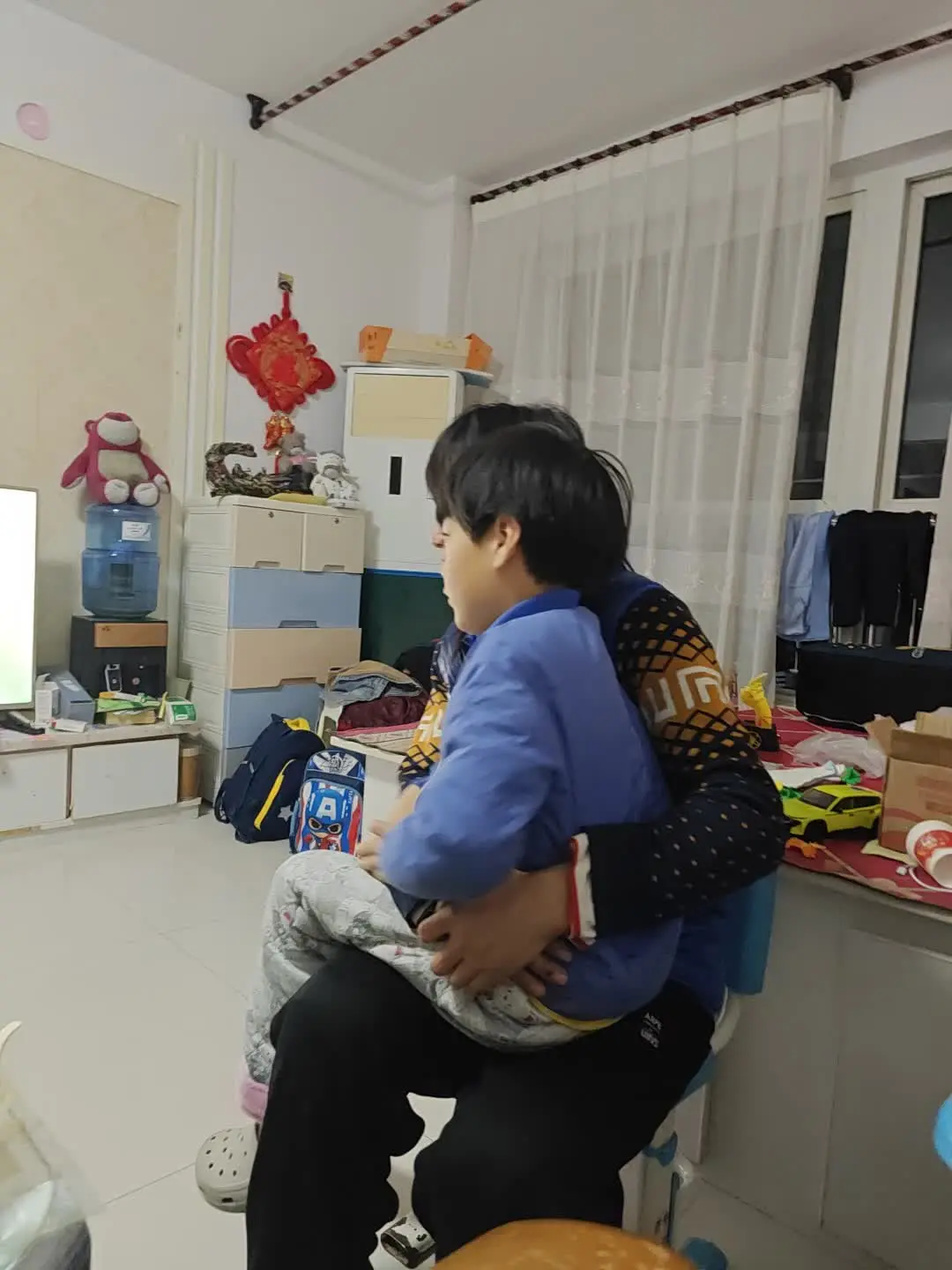 陪娃看动画片