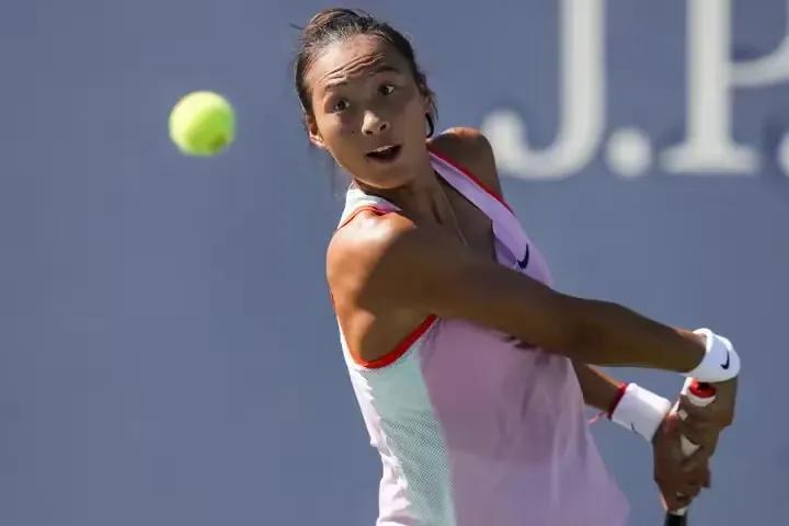 郑钦文，武网加油！
   今天晚上，在武汉举行的武汉网球赛决赛，由中国网球运动员