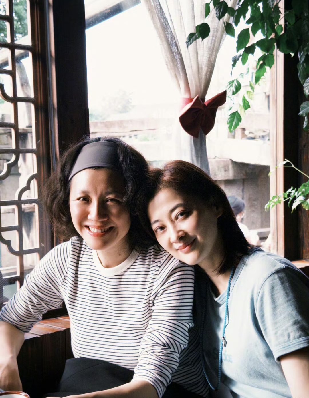 梅婷和刘琳的合照～ 