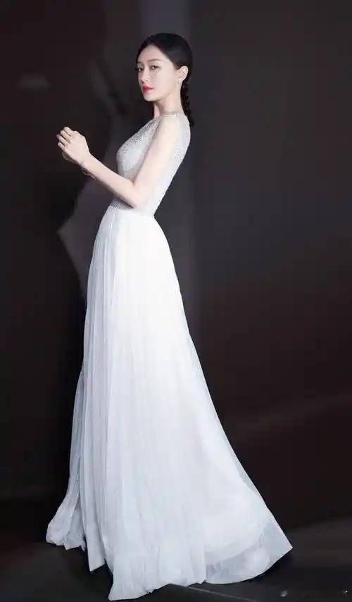 秦岚这状态真棒，美得自然又养眼！ ​​​