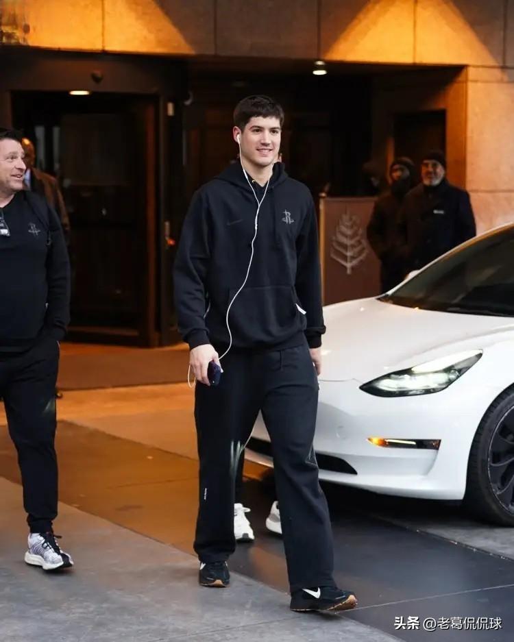 火箭新星谢波德真是太有自知之明了！在今天主场以93：114惨败于凯尔特人的赛后采