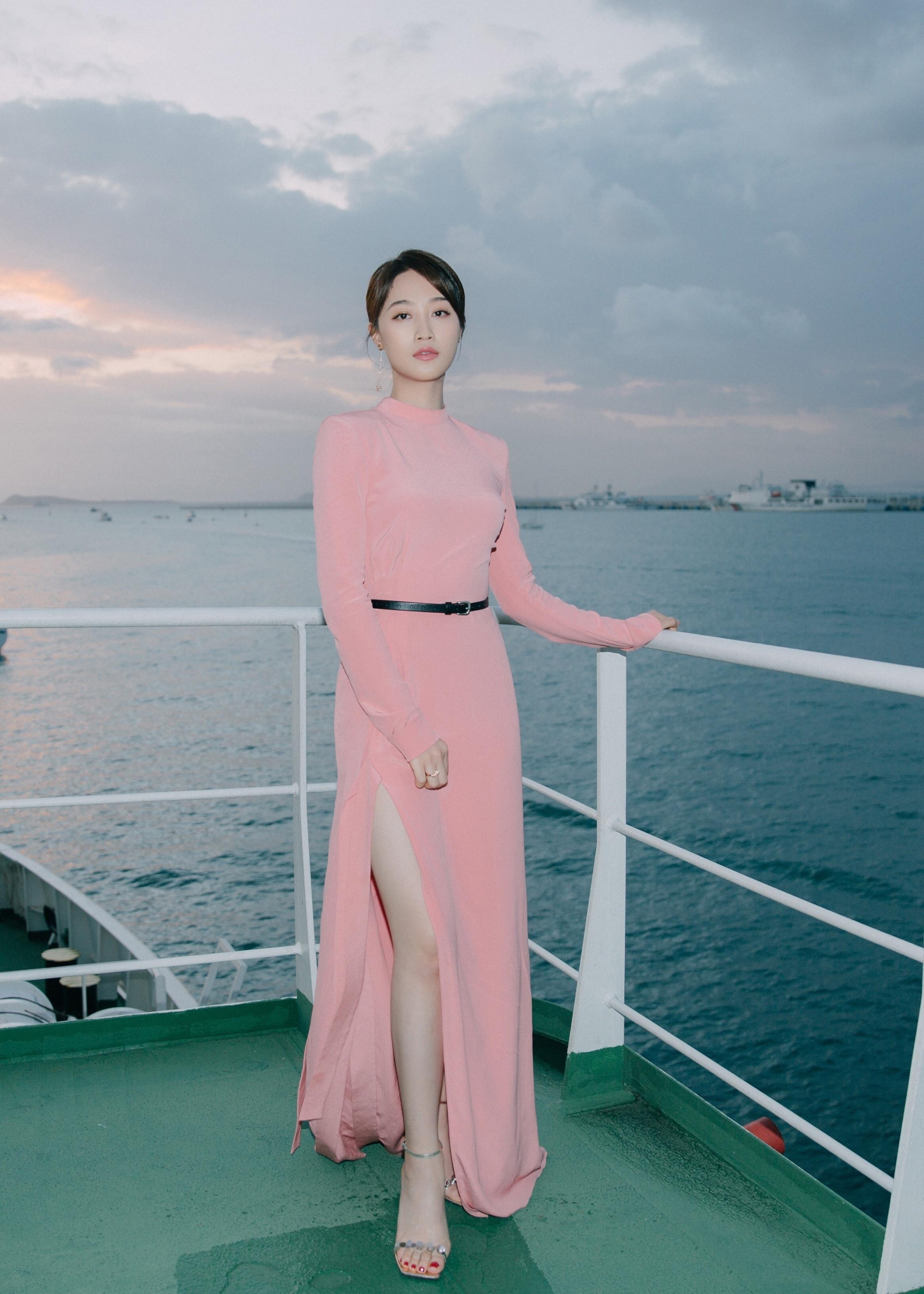 蓝盈莹承认恋情蓝盈莹也是极品美足