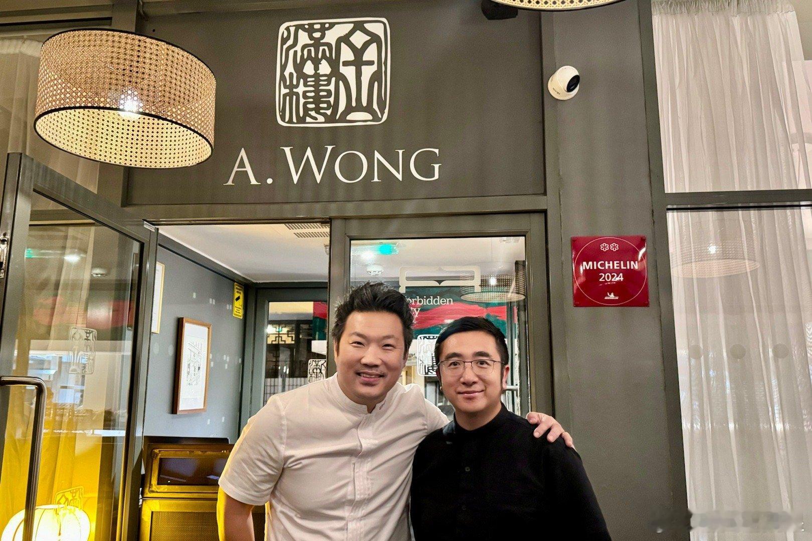 伦敦中餐的翘楚，米其林二星金满楼。主厨黄震球（Andrew Wong）是香港二代