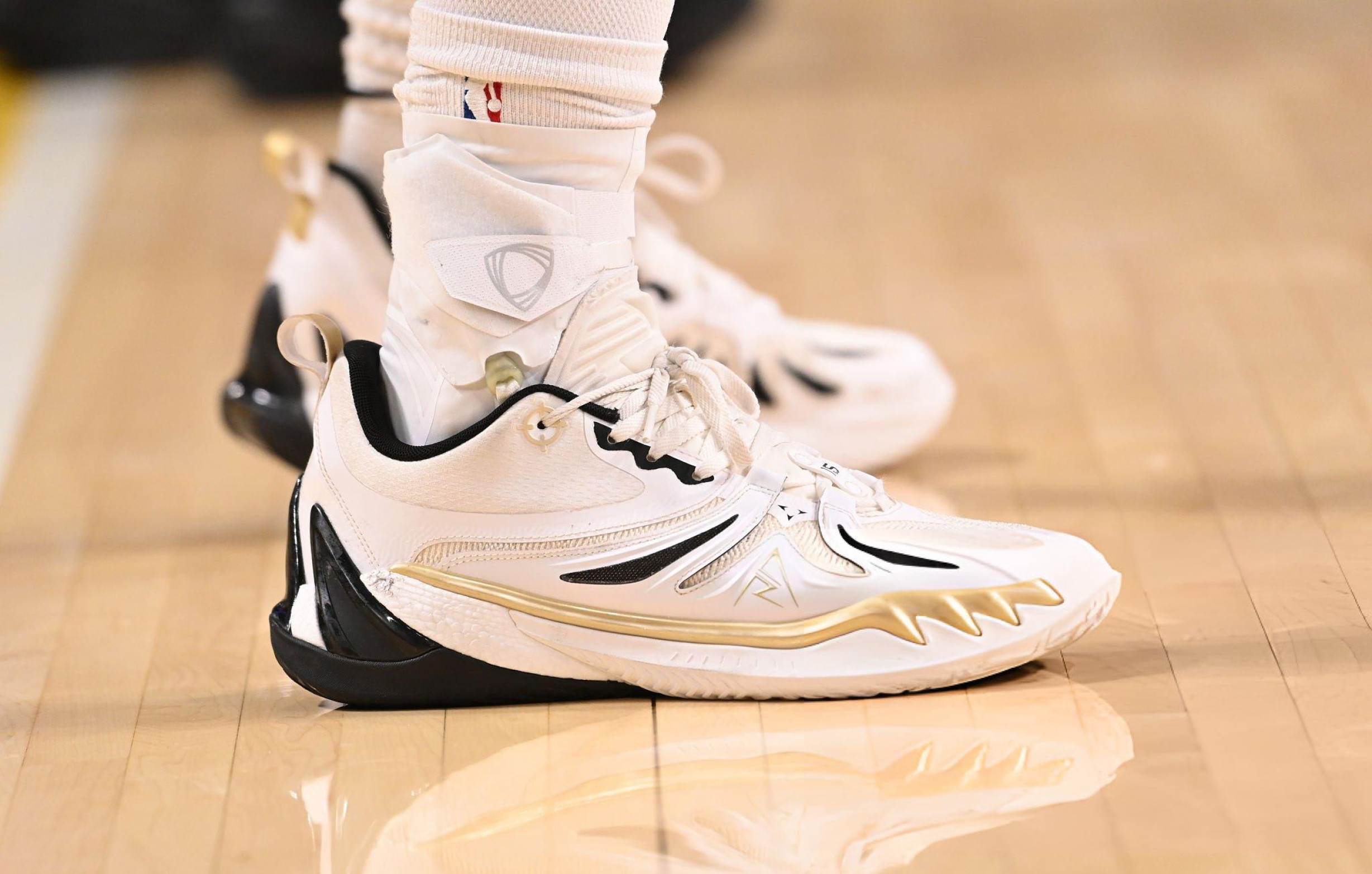 湖勇大战的比赛中，里夫斯得到26分5篮板9助攻2抢断，上脚的是准者 AR3 ，赛