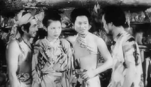 1944年，33名日本人流落太平洋荒岛。其中32名男性，一名女性。6年后他们获救