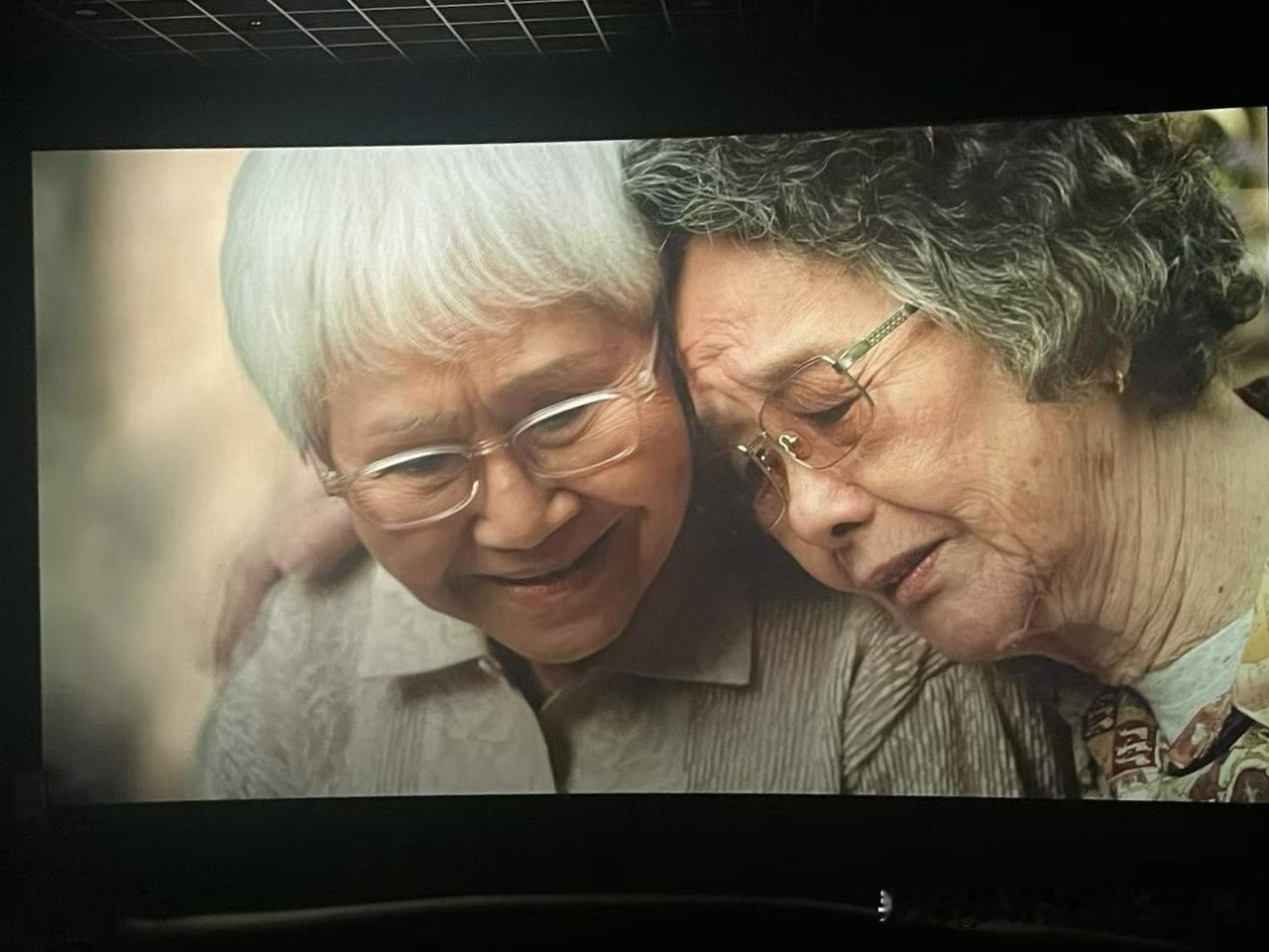 台北人在苏州，周日去看了近期票房屡创新高、颇受好评的电影：「给阿嬷的情书」，一部