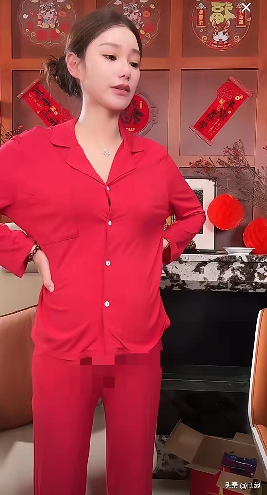 马筱梅的肚子越来越大，已经很明显了！
她透露，宝宝的预产期是在春节之后，再工作一