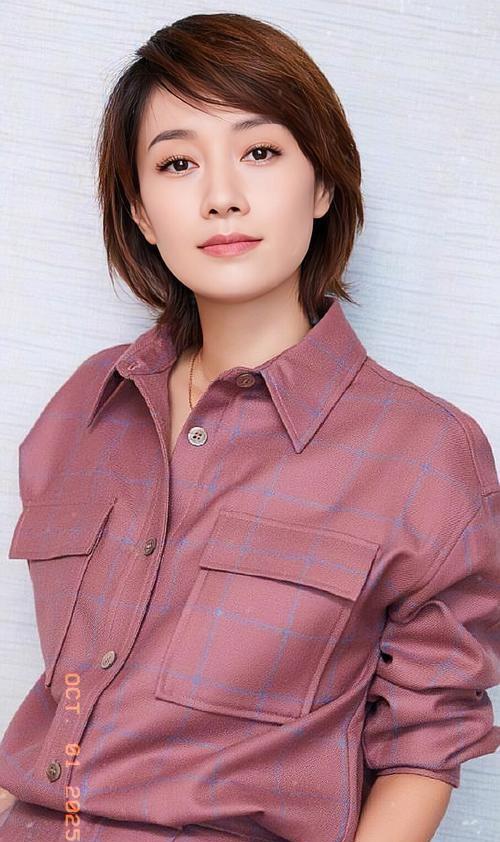 马伊琍不靠热搜活，靠气味演戏。
她让角色闻不到香，却让观众闻到了人味。
《双食记