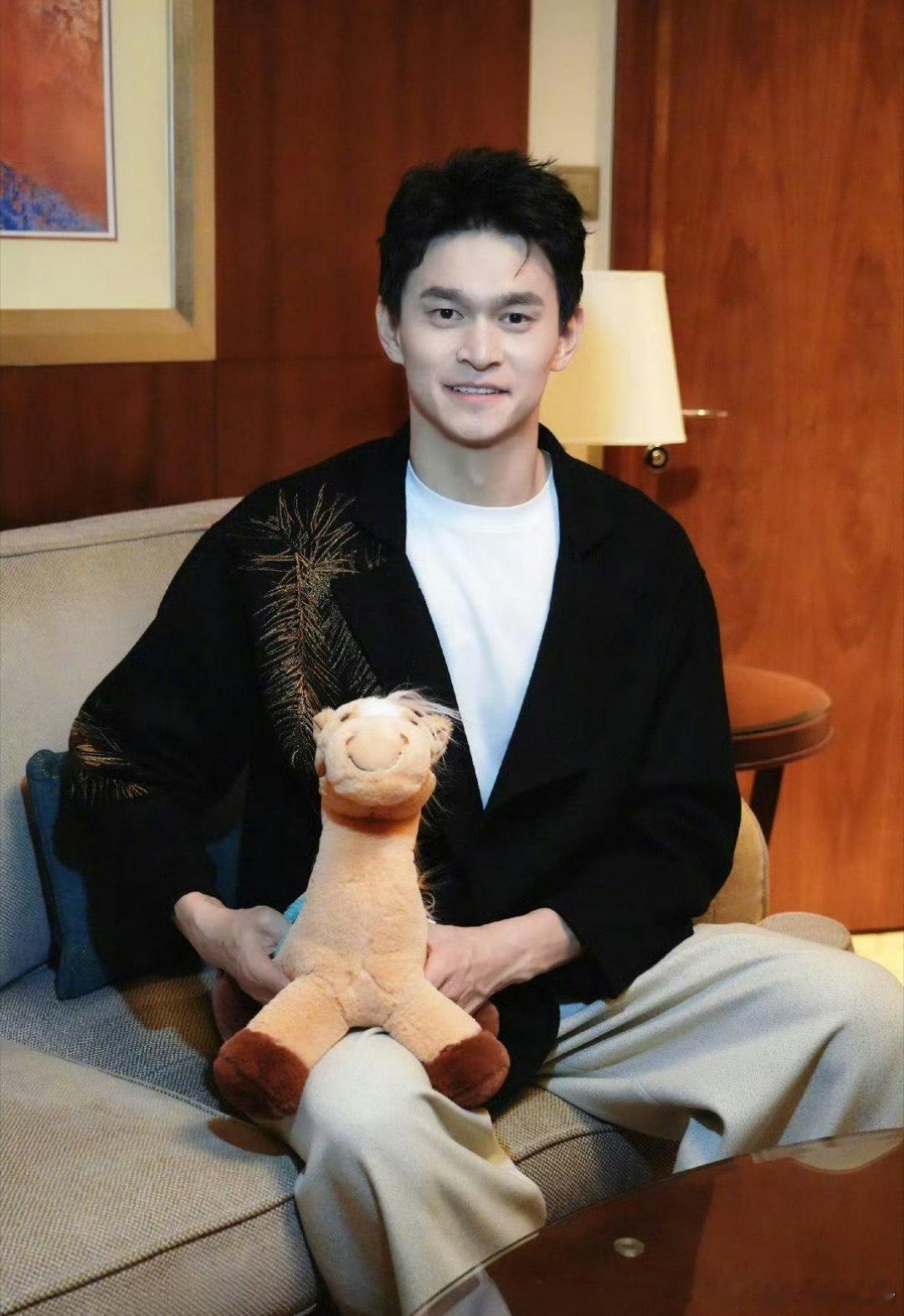 孙杨200自预赛三人同分加枪孙杨 00后小将正值体能巅峰，孙杨以九一年的年纪同台