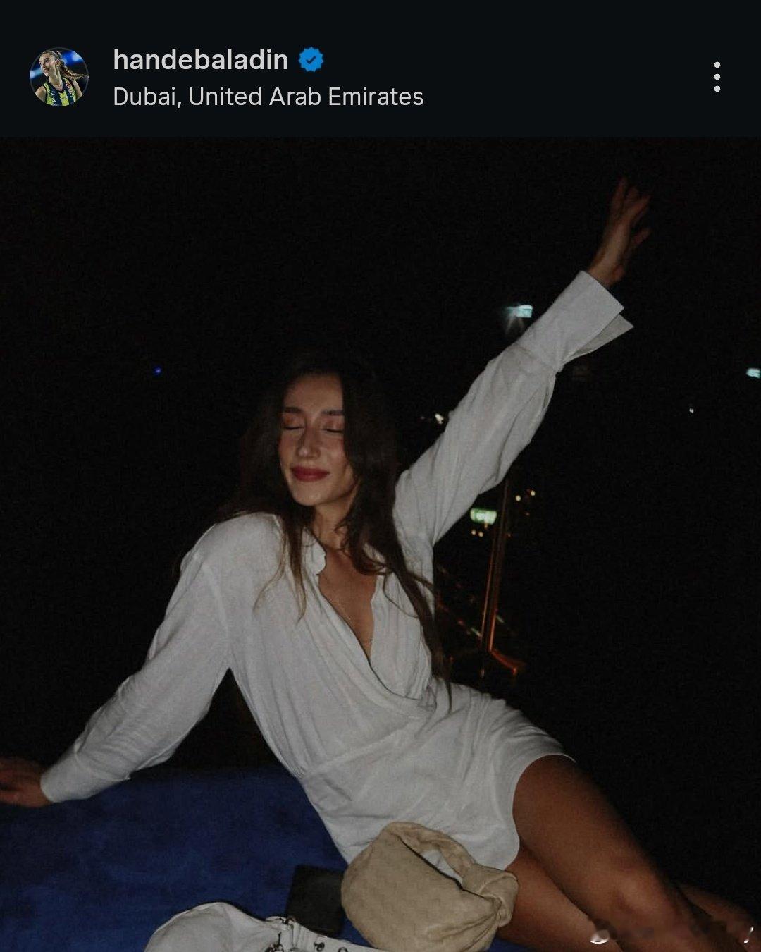 巴拉登和费多罗夫采娃都跑去迪拜度假了。女排国际排坛动态