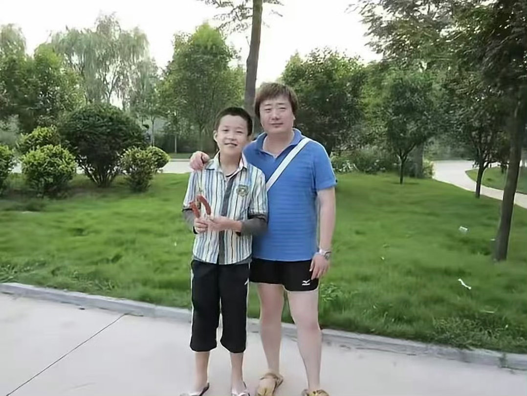 王楚钦从小男孩到王队王队走的每一步都算数，时间过得真快呀！一转眼都长大了！ 
