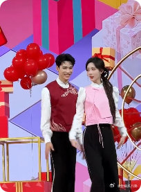 龚俊孟子义cha鸟儿摇 笑疯了！俩人跳鸟儿摇一个努力回忆动作、一个只顾开心跟跳，