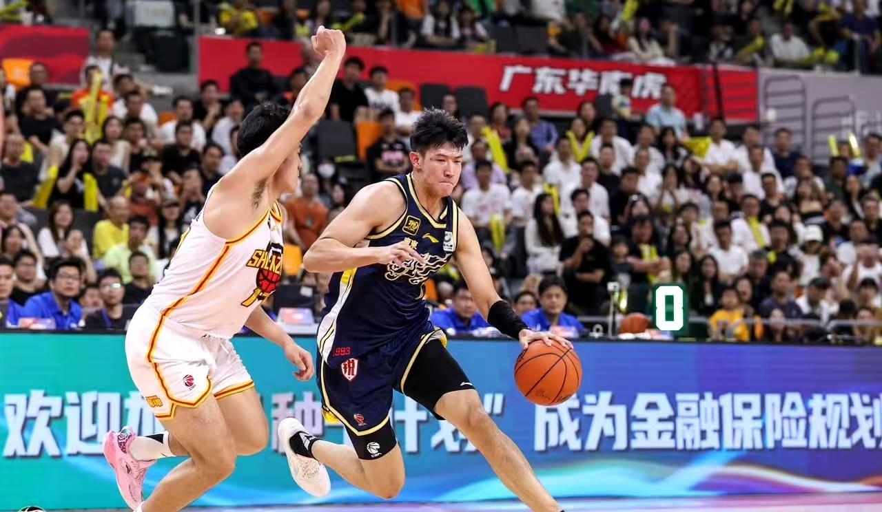 宏远不放黄明依已提供续约合同，广州签摩西布朗，徐昕去处三选一
广东宏远最近在球员