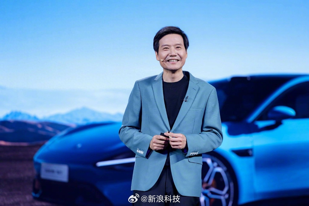 【雷军辞任金山云非执行董事】金山云在港交所公告，雷军因其他工作安排，已辞任非执行