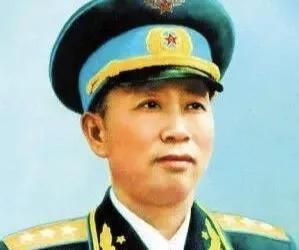 刘亚楼在苏军司令部担任参谋时，负责传达命令。一次，他在传达一道命令后，按照自己的