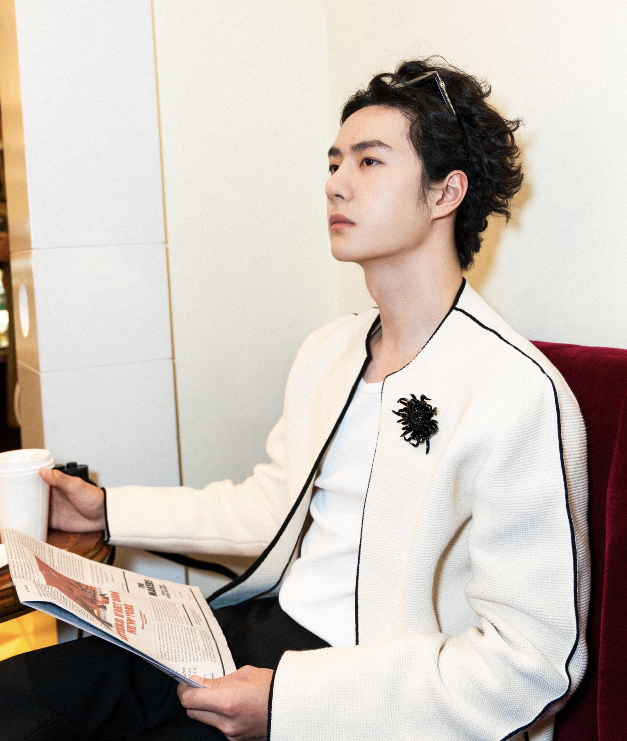 还是喜欢我博哥把脑门露出来 有人懂嘛👀。这鼻子这嘴巴这眼睛这眉毛这下...