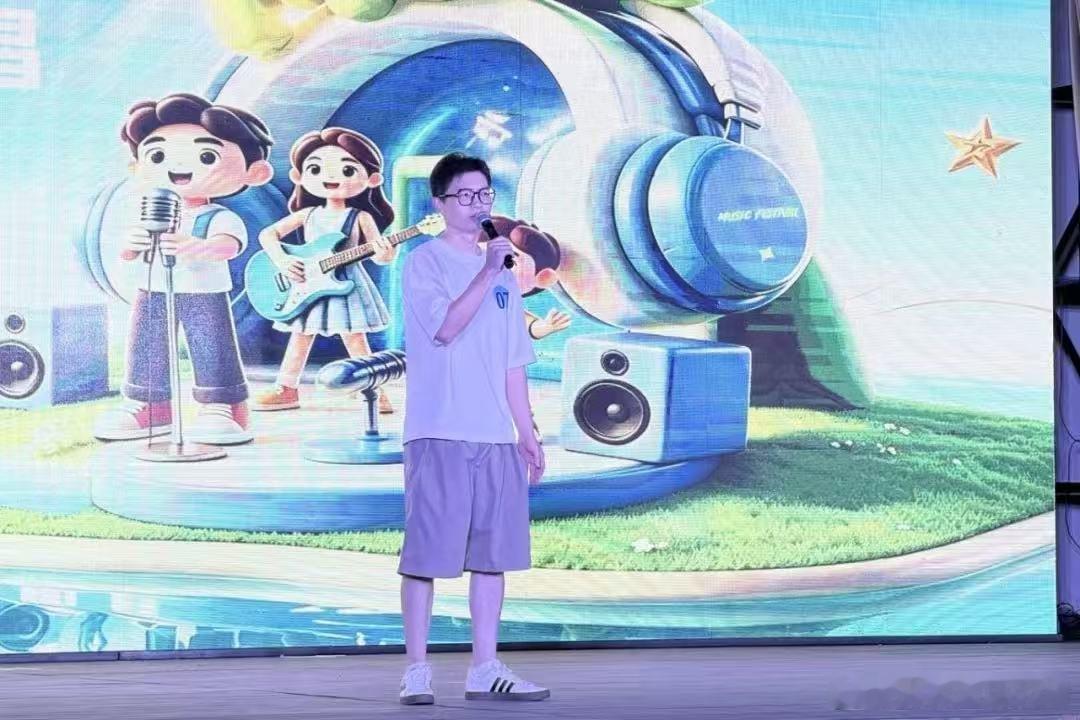 丽水松阳村K决赛现场有多燃丽水松阳人在家门口唱响梦想7月30日晚，松阳首届“松Y