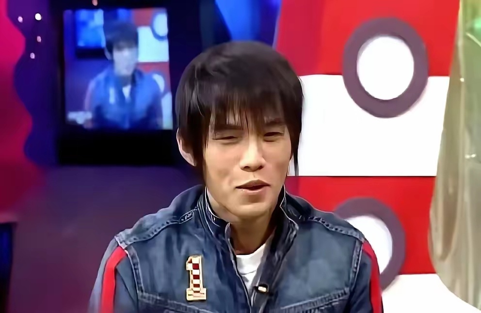 跟着周杰伦演唱会游杭州 来杭州看演唱会，一定要去西湖边走走。伴着《烟花易冷》的旋