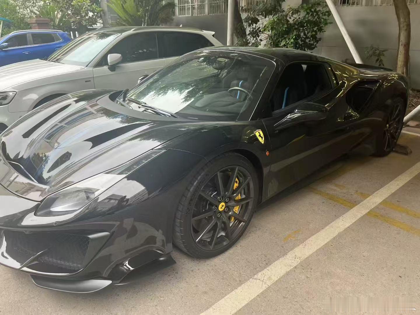 法拉利限量版，488pista spider 敞篷！19年上牌、超高配配、1.5