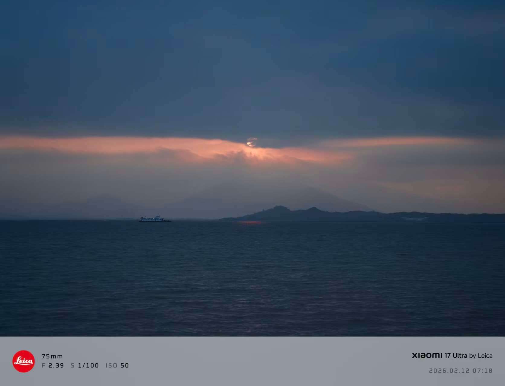 我和一个米粉朋友先前在私下闲聊，说到了他每年都会参与的小米影像大赛，他给我看了他