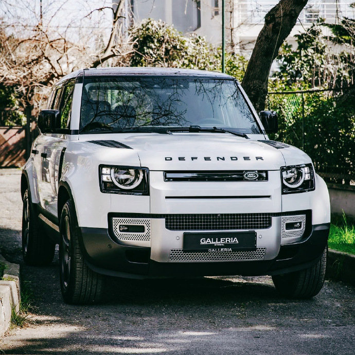 Land Rover Defender ，这个怎么样呢？ 