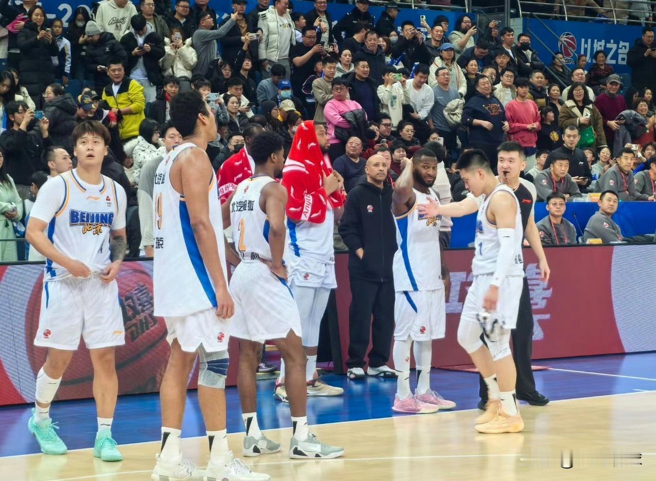首钢只打了半场好球，爆冷输球！北京首钢客场大比分落后天津男篮，昨晚北京首钢客场对