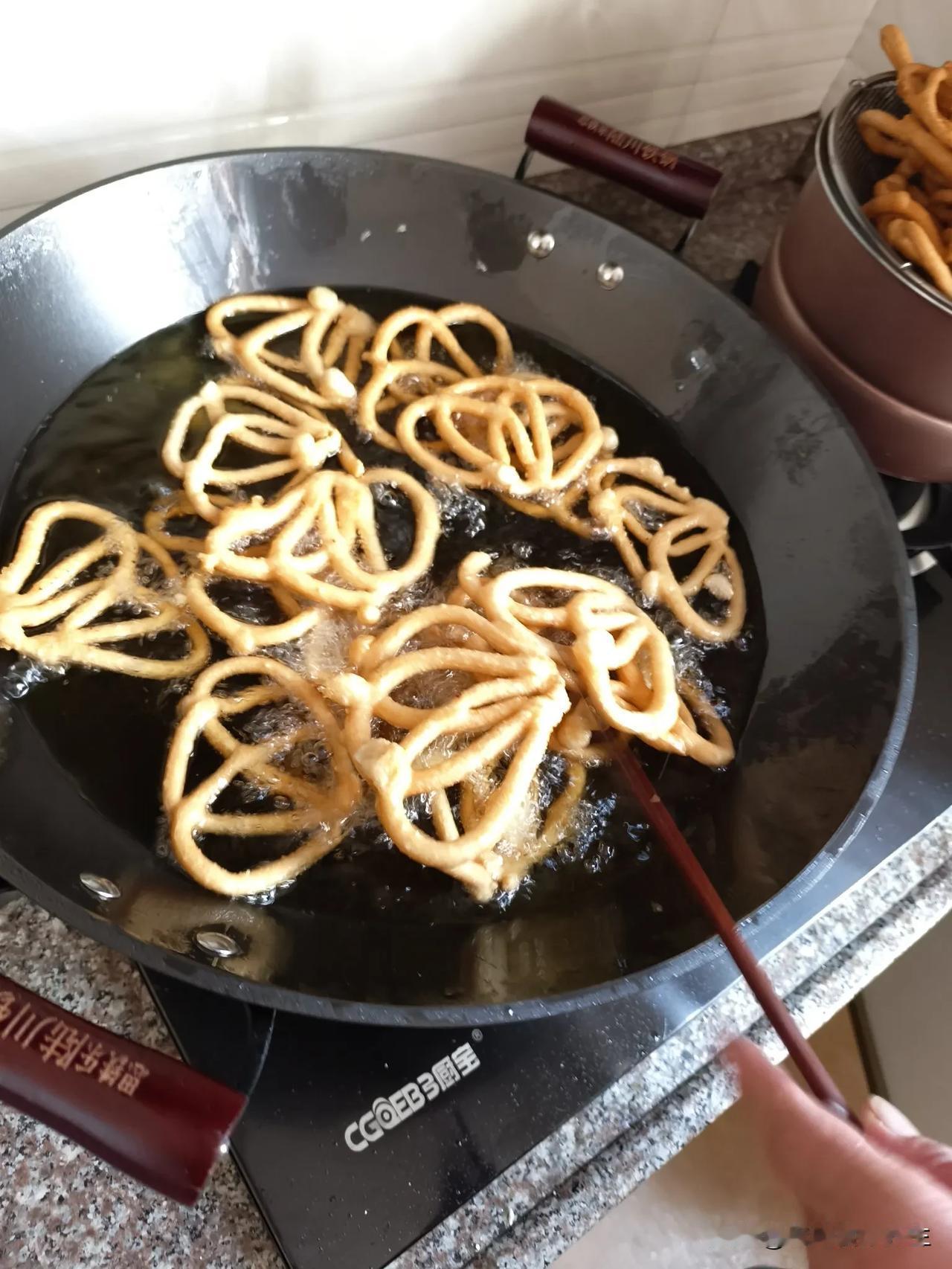自制糖环，甜蜜到心头！家乡美味。记忆里的年味