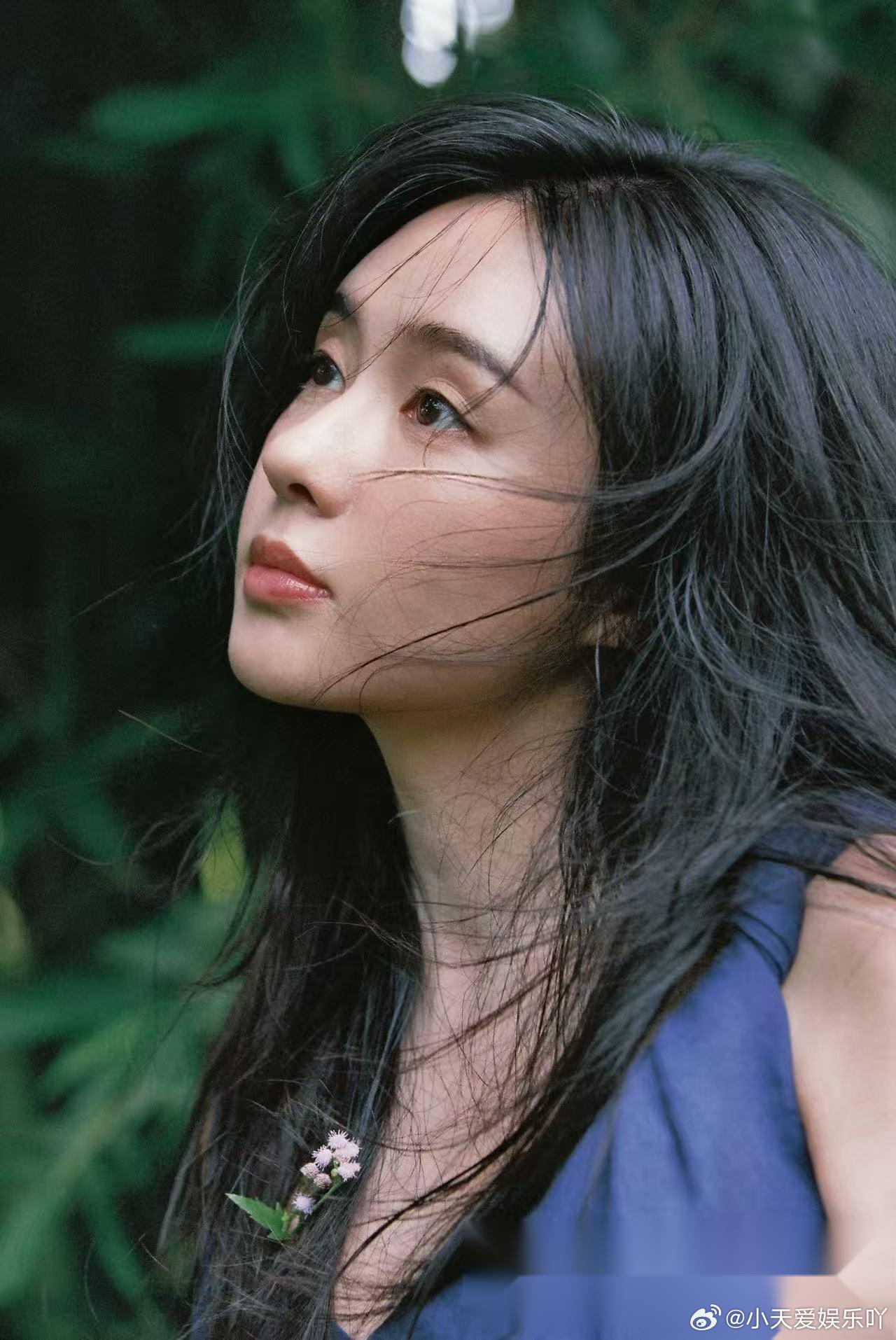昨晚心情最复杂的估计就郑合惠子了， 不是戏红人不红， 也不是演技让人眼前一亮，而
