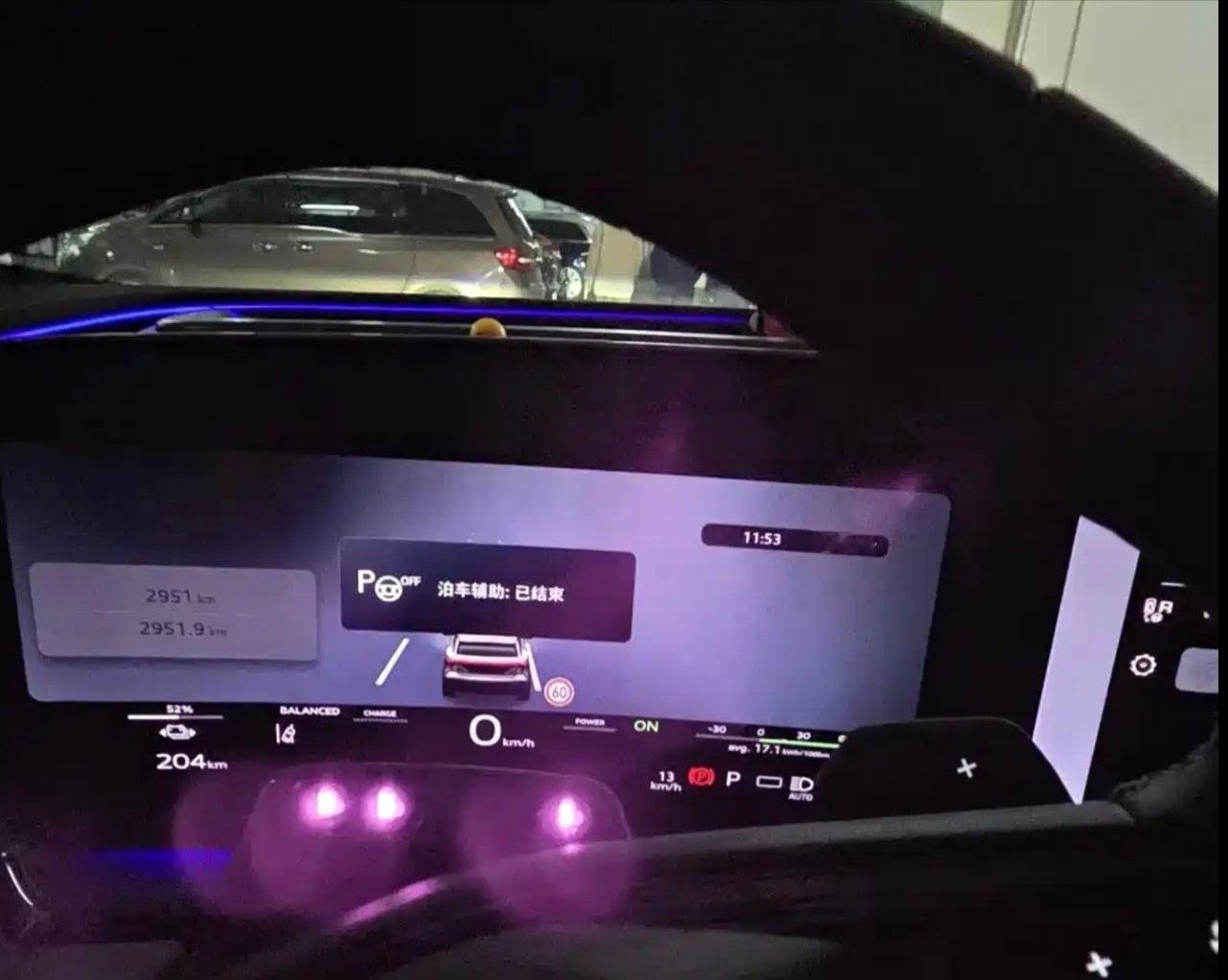 更豪华的电动车   现在一些老司机觉得自己都很懂电动车，就像张踩铃在脱口秀里说的
