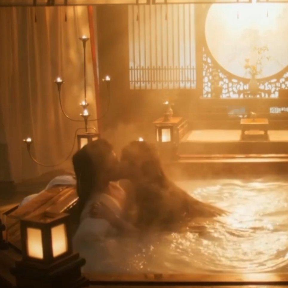 女孩我在等你们放出田姐姐把饺衣服脱了后浴池吻耸肩吻的花絮🙏🏻 