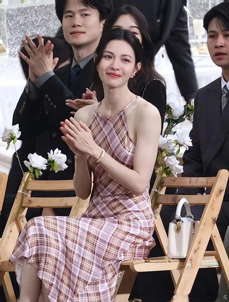 钟楚曦的背练得也太美了 