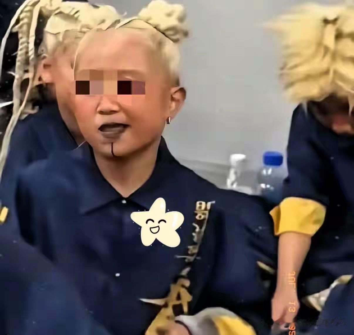 孩子画成这样要干嘛呀…[捂脸]
孩子就应该有孩子的样，要阳光，要积极向上…参加舞