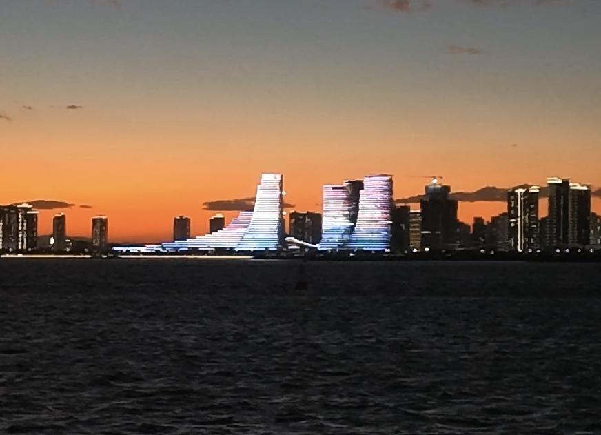 厦门是全国知名旅游城市，厦门的浪漫，大海占一半，很多来厦门旅游的，就是为了看看海