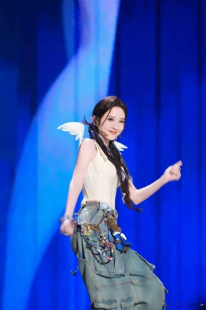日复一日扎根排练室打磨唱功，唐艺昕完成嗓音蜕变，养成系vocal实至名归唐艺昕养