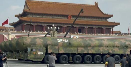 一位美国华人表示，中国阅兵展示的武器装备，都是10年前的技术！去年阅兵结束之后，