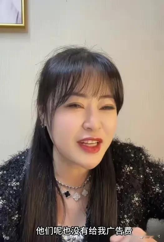 春晚喝娃哈哈的美女，喷子们欠你一个道歉，宗庆后去世，再回头看你卖力喝娃哈哈的样子