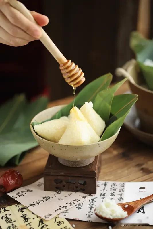 你更爱甜粽子还是咸粽子我更喜欢吃咸粽子，总感觉甜的比较“膩”。你们都爱吃什么口味
